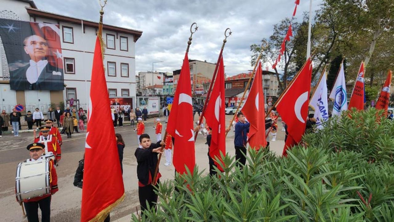 Mustafakemalpaşa'da 102. Yıl Coşkusu!