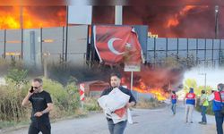 Yangının Ortasında Kahramanca Hareket: Türk Bayrağını Alevlerin Arasından Kurtardılar