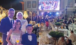Akar Ailesi'nin Mutlu Gecesi