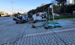 Öndeki Araca Çarpan Otomobil Durağa Girdi