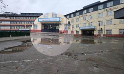 Cahit Zarifoğlu İlkokulu’nda Su Birikintileri Öğrencileri Zorluyor