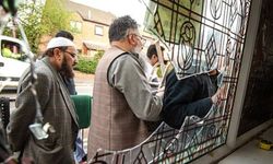 İngiltere'de 4 Camiye Saldırı Düzenlendi!