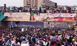 Sudan'da Darbe Girişimi! Ordu Devlet Televizyonu Binasını Kuşattı