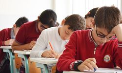 Bursa'daki bir okulda sınavlar öğretmensiz yapılıyor