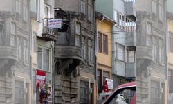 Bursa'da doktorun, yıkılan ahşap evinden tarih fışkırdı