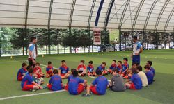 Mustafakemalpaşalı Minikler Futbol Öğreniyor