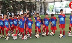 Mustafakemalpaşalı Minikler Futbol Öğreniyor