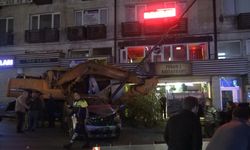 Bursa'da freni boşalan iş makinesi dehşet saçtı
