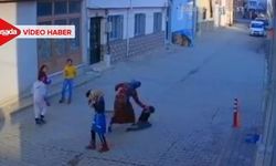 Bursa'da Sokak Ortasında 5 Yaşındaki Oğlunu Evire Çevire Dövdü