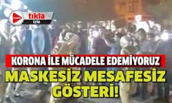 İş yeri açılışında maskesiz mesafesiz kılıçlı gösteri