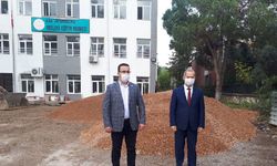 Mustafakemalpaşa Belediyesi’nden okul bahçesine düzenleme