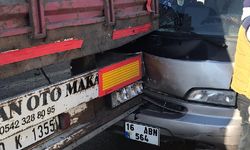 Mustafakemalpaşa’da kaza: Tır ile panelvan araç çarpıştı