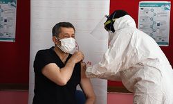 Öğretmenlere Kovid-19 aşısı uygulanmasına başlandı