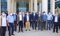 Muhtar ve dernek başkanlarından Hastane Müdürü Erdinç Özdemir’e teşekkür plaketi