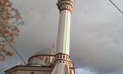 Fırtına cami minaresinin külahını uçurdu