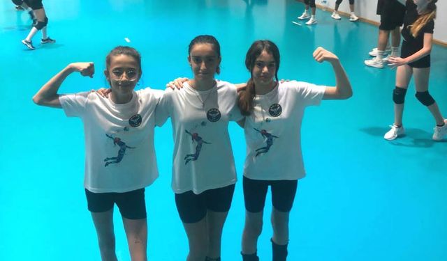 Akarspor Voleybol Takımı'ndan ''Geleceğe Smaç''