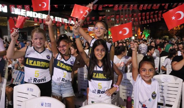 Akarspor'un Sultanları'ndan, Filenin Sultanları'na Dev Destek