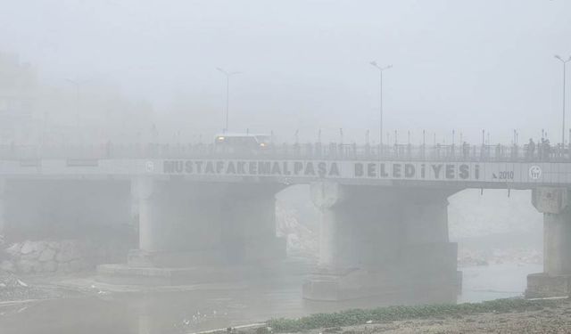 Mustafakemalpaşa'da Gün Sisli Başladı