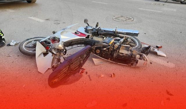Şehit Ali Uzel Caddesi’nde Feci Kaza: Motosiklet İkiye Bölündü
