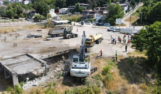 Tümbüldek’te Yeni Dönem Başlıyor: Atıl Termal Tesisin Yıkımına Başlandı