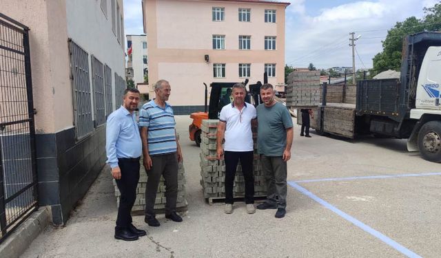 İlçedeki Okula Destek Karacabey Belediyesi'nden Geldi