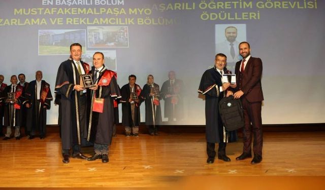 Mustafakemalpaşa MYO’ya Çifte Gurur