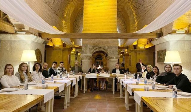 Taşpınar Okulu Öğretmenler Gününü Issız Han'da Kutladı