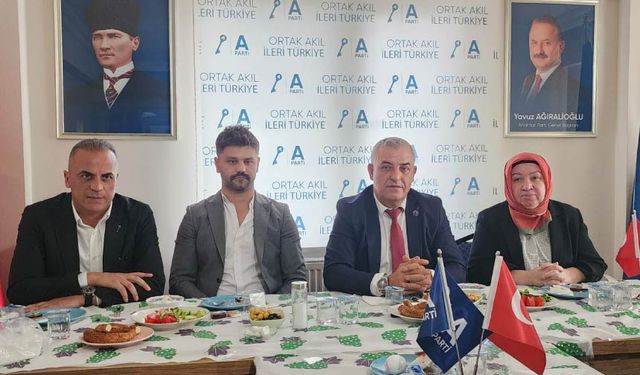 Anahtar Parti Yeni Yerinde Basın Mensuplarıyla Buluştu