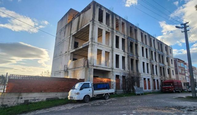 ''Göz Göre Göre Çürüdü''