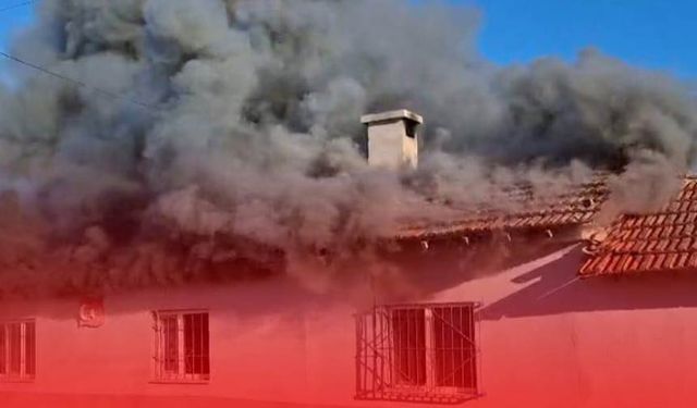 Yaşlı Çiftin Evi Alevlere Teslim Oldu