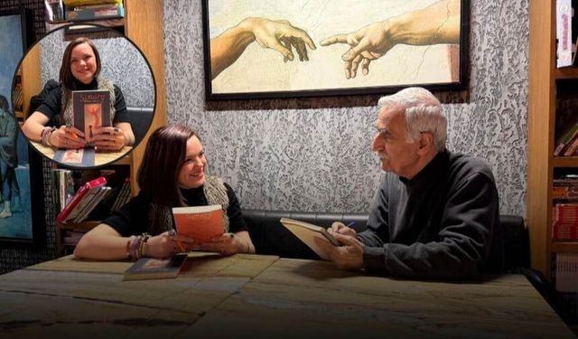 Küllerinden Doğan Bir Hikaye, Ovaoğlu'nun ''Simurg'' Romanı