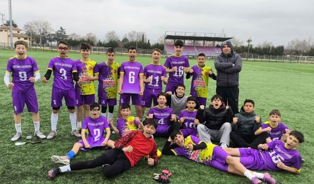 Atatürk Ortaokulu 3 Kategoride Zirvede