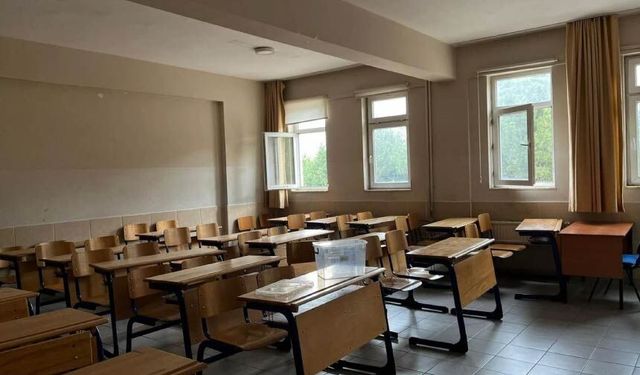 Mustafakemalpaşa'da Sınıflar Boş Kaldı
