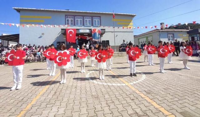 Geleceğin Umutları Taşpınar’da Sahnedeydi