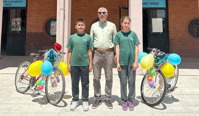 Mehmet Akif Ersoy'da Başarı Ödülsüz Kalmıyor