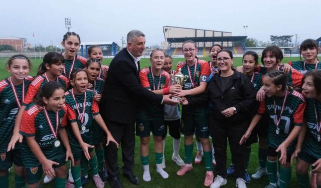 Çimenspor'un Kızları Şampiyon