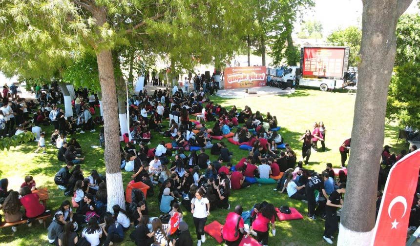 Mustafakemalpaşa’da Gençlik Şöleni Coşkusu