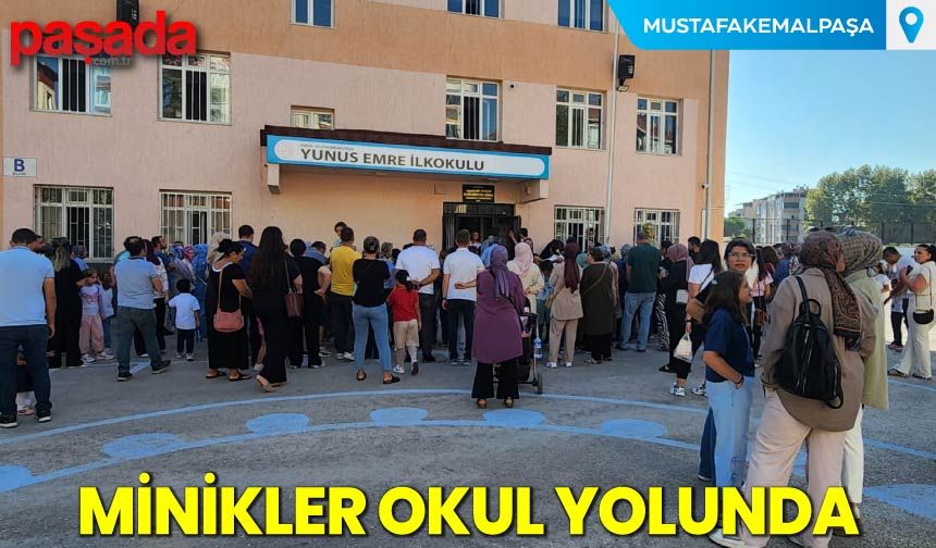 Minikler Okul Yolunda
