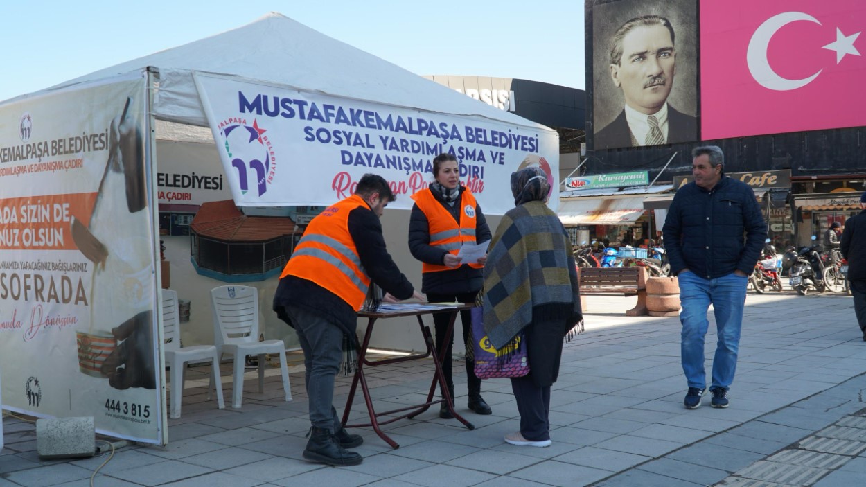 Ramazan Bereketi̇ Yardim Çadiri İle Daha Da Büyüyor (1)