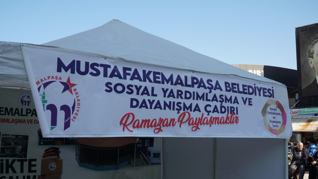 Ramazan Bereketi̇ Yardim Çadiri İle Daha Da Büyüyor (3)