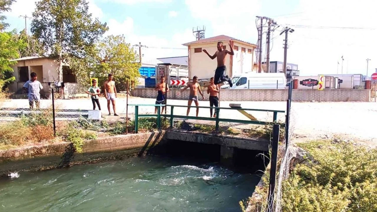 Bursada Hava Sicakligindan Bunalanlar Solugu Su Kanallarinda Aliyor