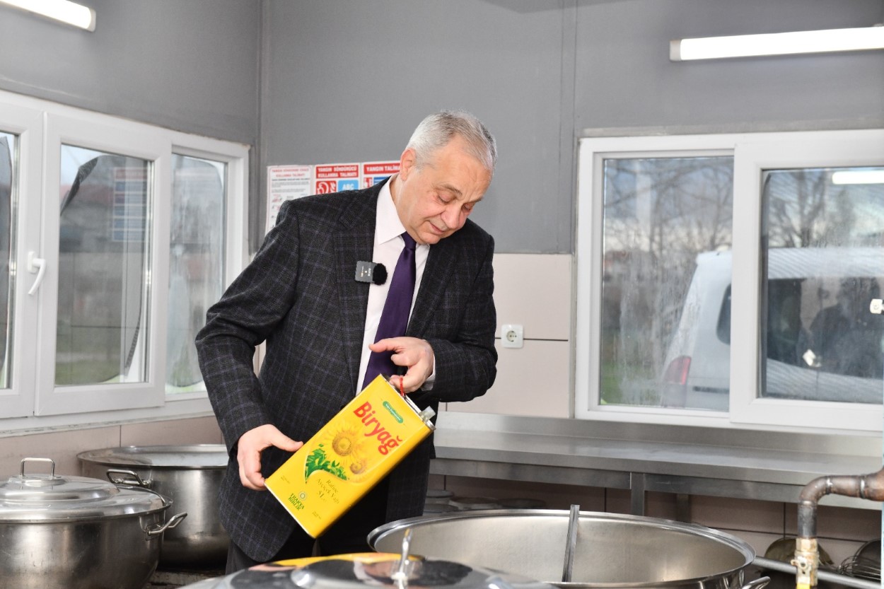 Mustafakemalpaşa’da Üretilen Ayçiçeği Aşevinde Umuda Dönüştü (1)