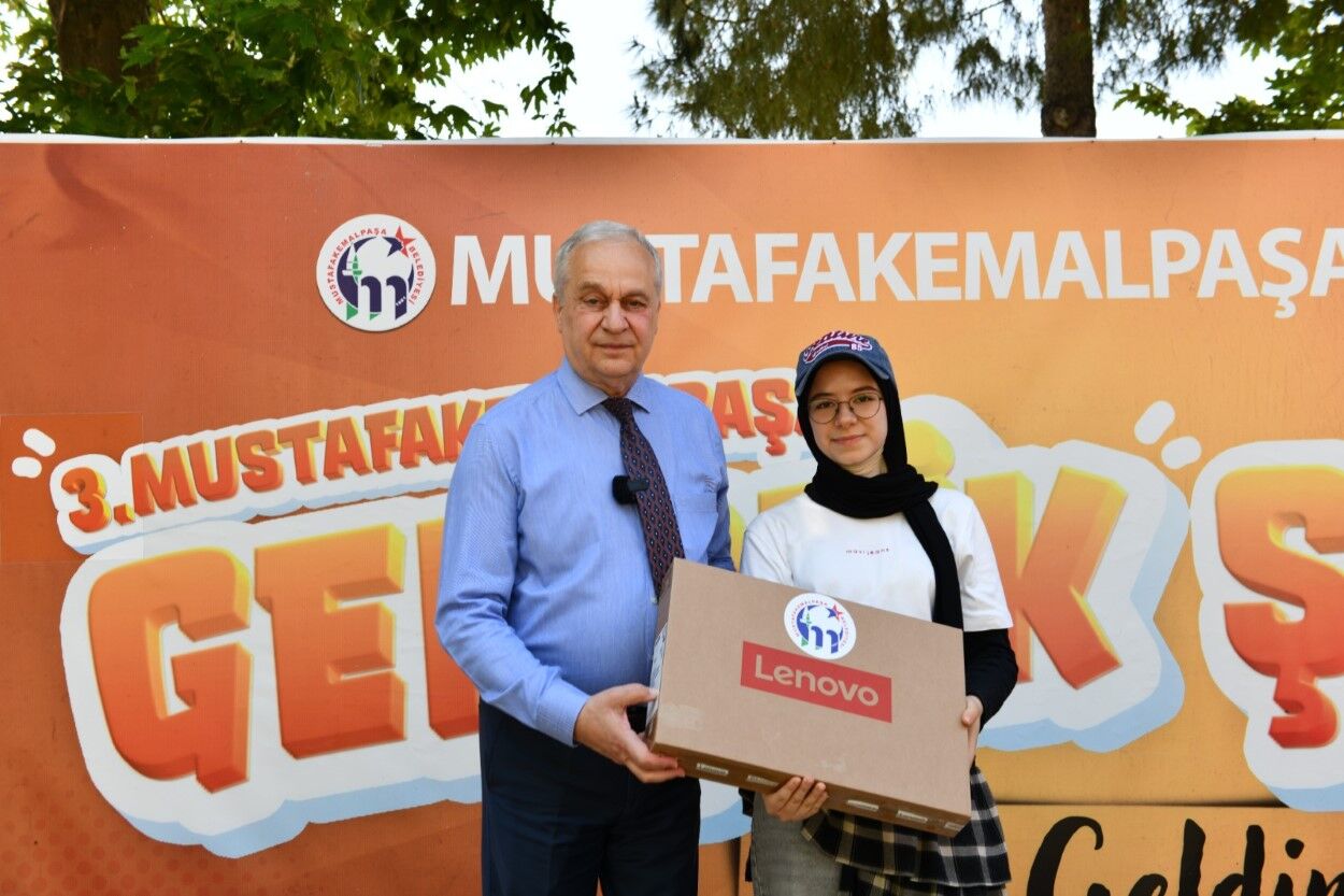 Beledi̇ye Gençli̇k Şöleni̇ Büyüledi̇ (10)