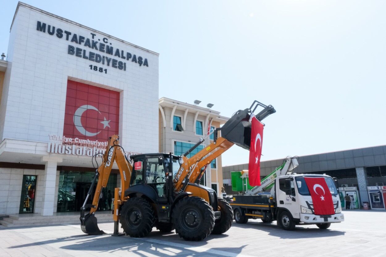 Beledi̇yeye Yeni̇ Araçlar (4)