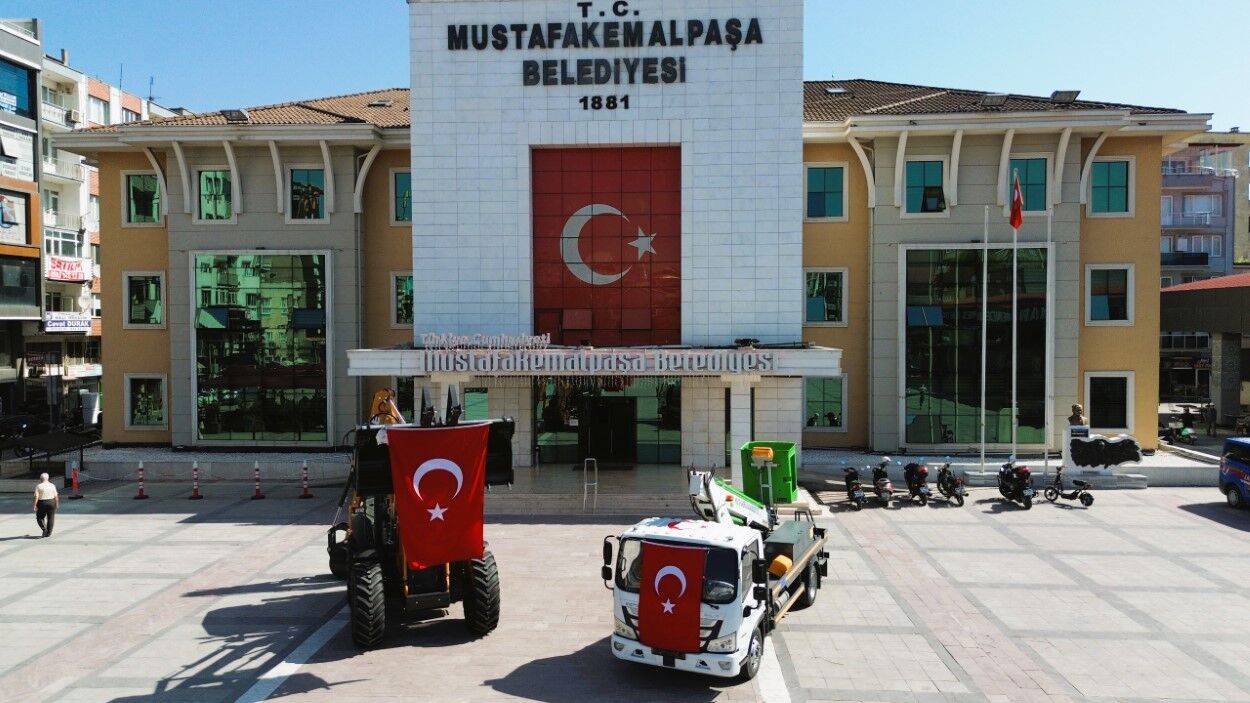 Beledi̇yeye Yeni̇ Araçlar (7)