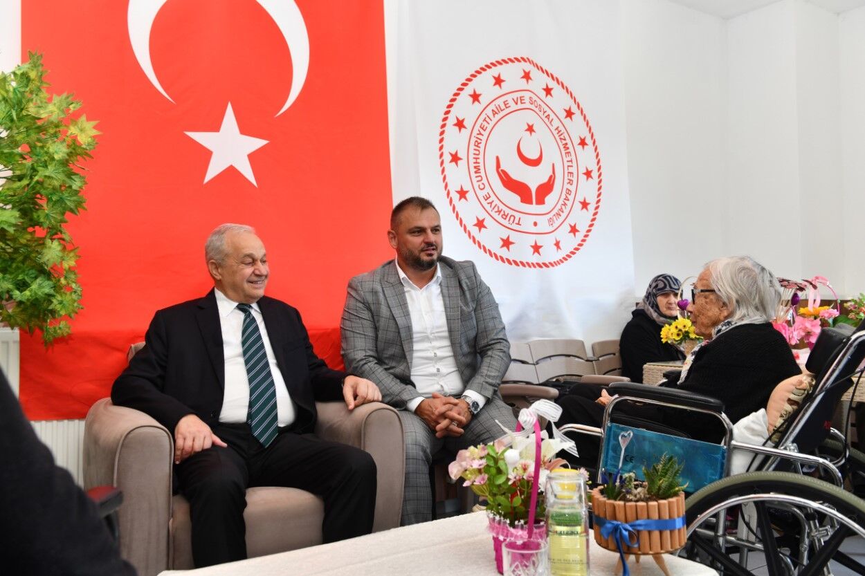 Başkan Erdem’den Anlamli Zi̇yaret (5)