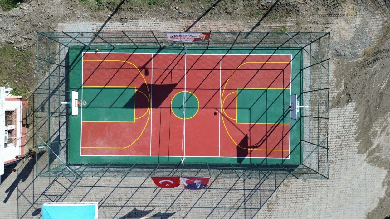 Beledi̇yeden Yeni̇ Spor Sahasi (1)